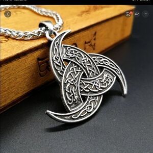 NORDIC VIKING RUNE DRAGON TRIANGLE PENDANT‎